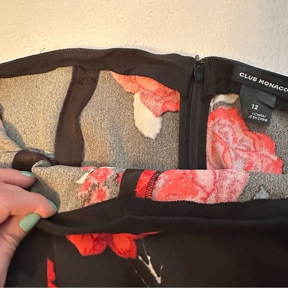 Club Monaco Fit & Flare Satin Midi Skirt Black Red Roses Trumpet Mermaid 12 - Picture 6 of 8